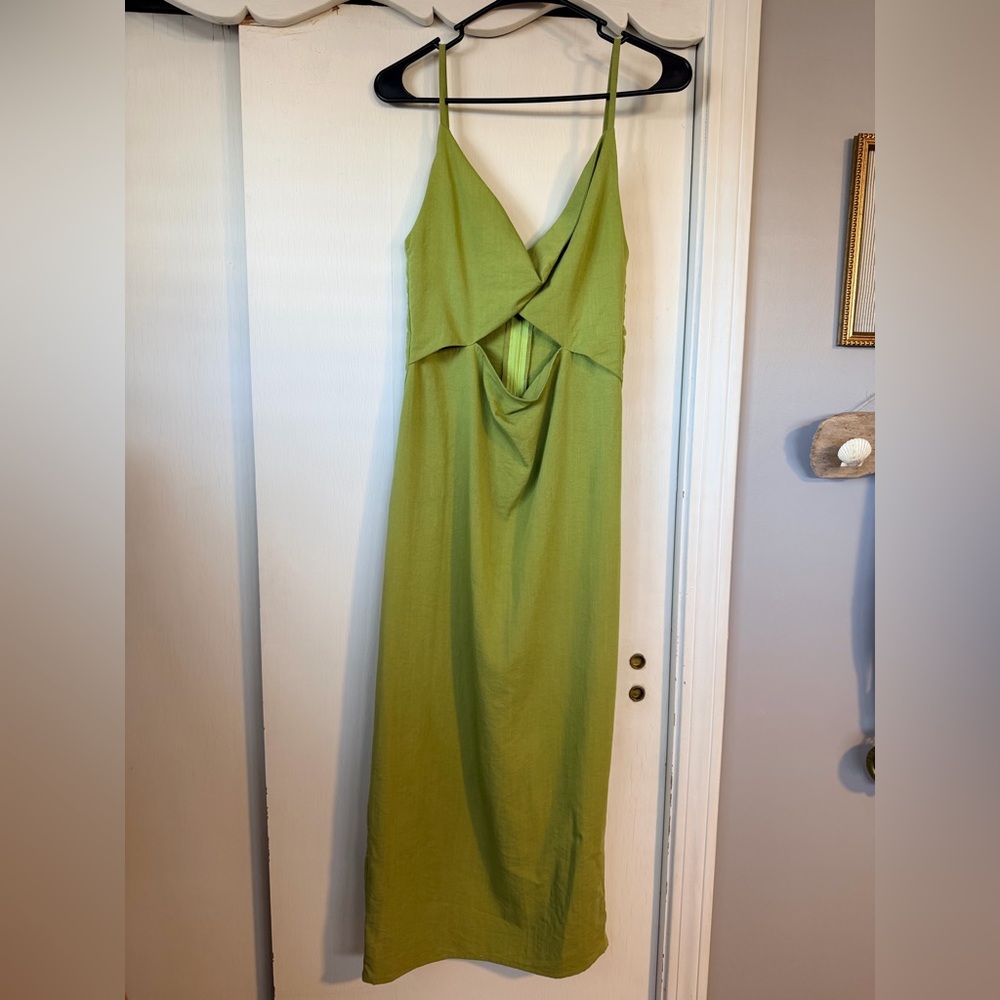 Green Cutout Midi Dress - Picture 2 of 3